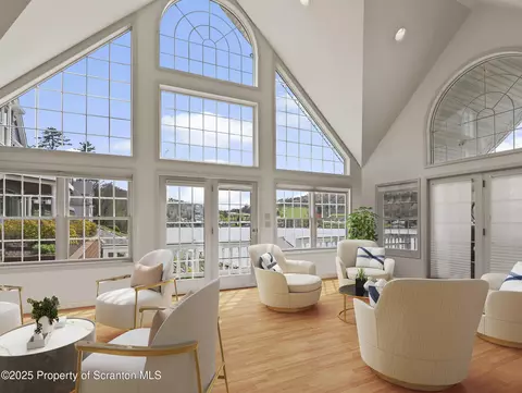 218 Point Rd, Lake Winola, PA 18625