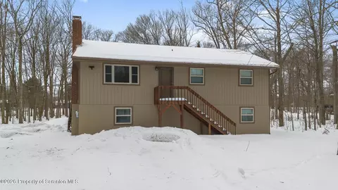 87 Eagles View Dr, Clifton Twp, PA 18424