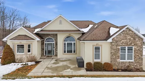603 Clover Ln, Moscow, PA 18444