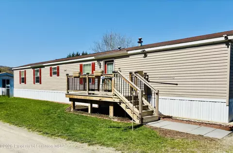 46 Jones Dr, Clifford, PA 18413