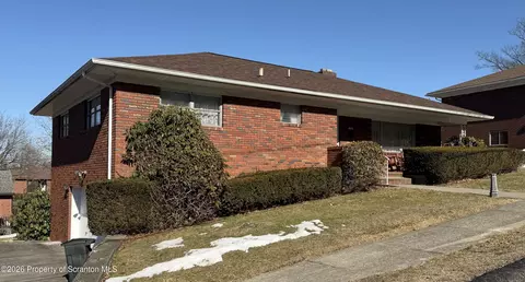 206 Yesu Dr, Scranton, PA 18505