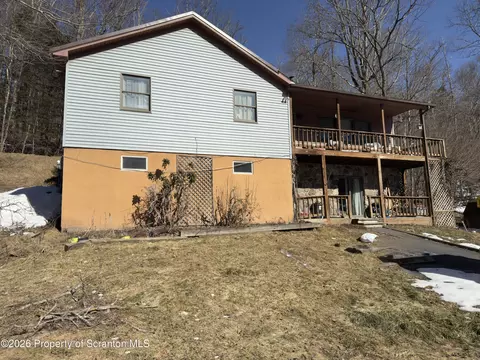 91 Pond Rd, Moscow, PA 18444