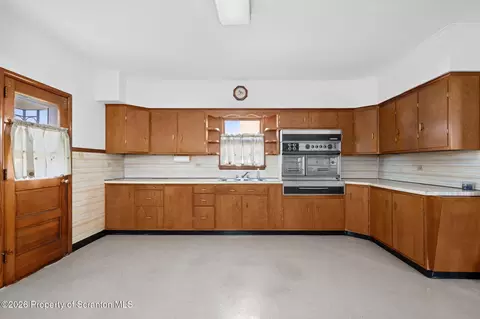 Kitchen - 649 E Lackawanna Ave, Olyphant, PA 18447 photo 3 of 4