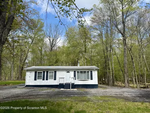 86 Windsor Rd, Hawley, PA 18428