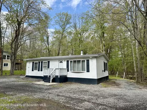 86 Windsor Rd, Hawley, PA 18428