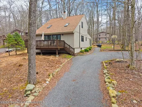 38 E Creek View Dr, Clifton Twp, PA 18424