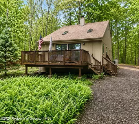 38 E Creek View Dr, Clifton Twp, PA 18424