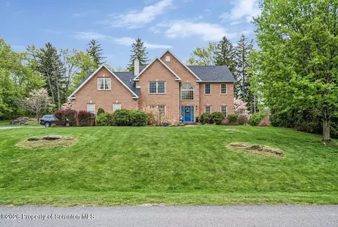 20 Misty Ln, Clarks Summit, PA 18411