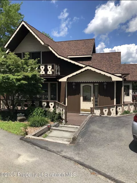 15 Fall Pl, Union Dale, PA 18470