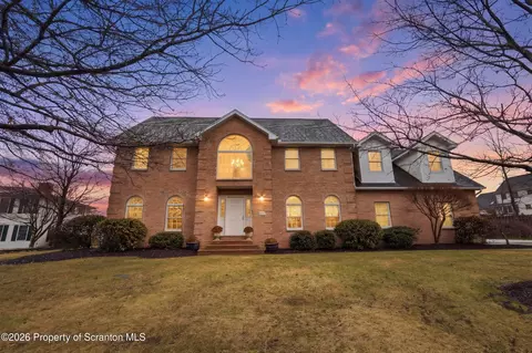 302 Abbey Dr, Clarks Summit, PA 18411