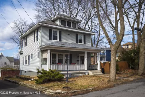 406 3rd St, Dunmore, PA 18512