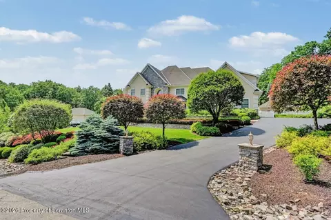 52 Ivywood Dr, Clarks Summit, PA 18411
