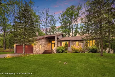 1197 Dewberry Dr, Hawley, PA 18428