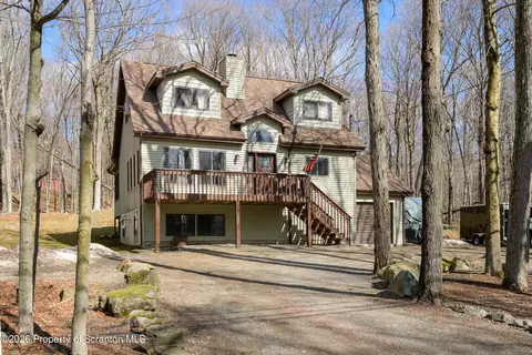 1399 Pocono Dr, Gouldsboro, PA 18424