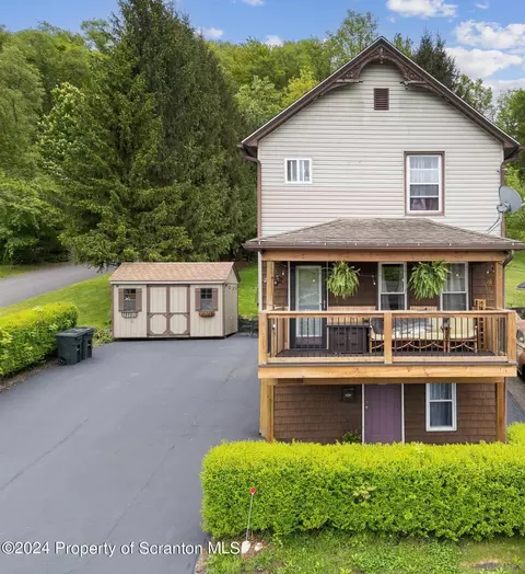 21 Prospect St, Simpson, PA 18407