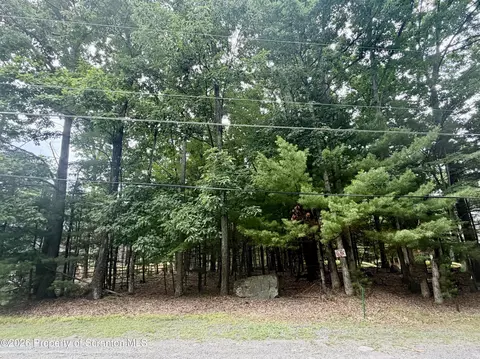 37 Lake Mode Dr # R, Tafton, PA 18464