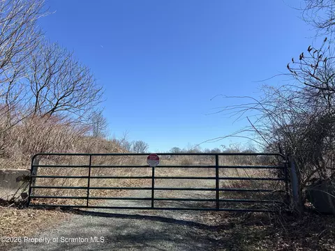 448 Griffin Pond Rd, South Abington Twp, PA 18411