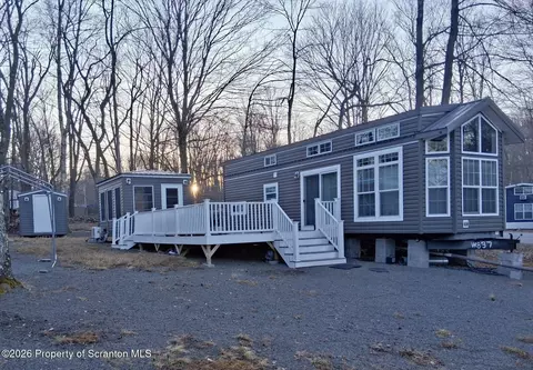 837 Muskrat Ln, Covington Twp, PA 18424