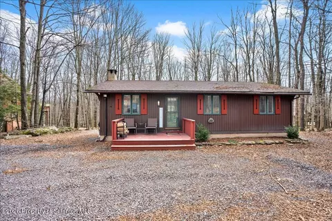 104 Big Bass Dr, Clifton Twp, PA 18424