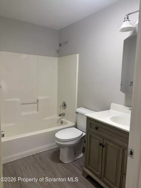 Bath - 6 Bald Mountain Rd, Scranton, PA 18504 photo 3 of 3
