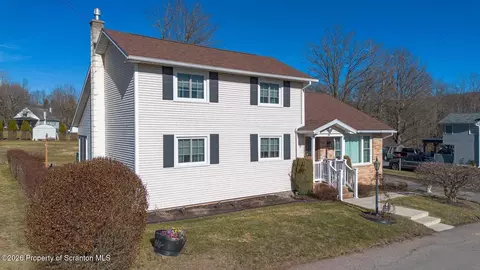 44 Mccabe Ave, Carbondale, PA 18407