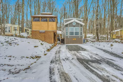 256 Thoroughbred Ter, Covington Twp, PA 18424