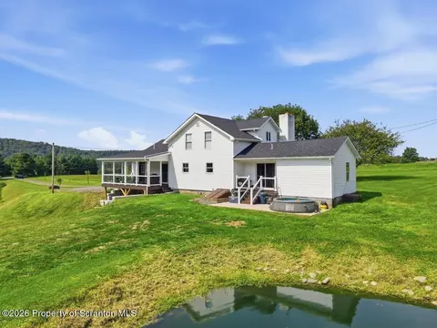 6105 State Route 2012, Clifford Township, PA 18421
