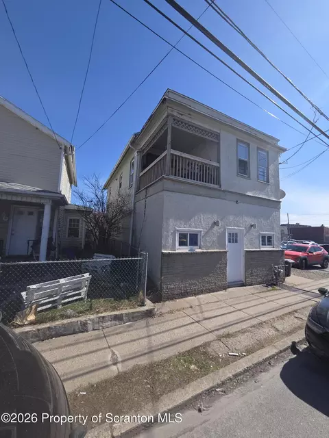 816 Capouse Ave, Scranton, PA 18509 photo 2