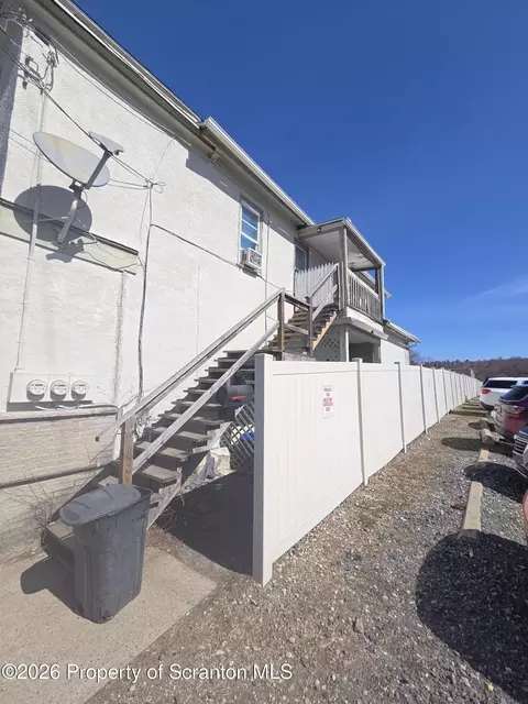 816 Capouse Ave, Scranton, PA 18509 photo 3