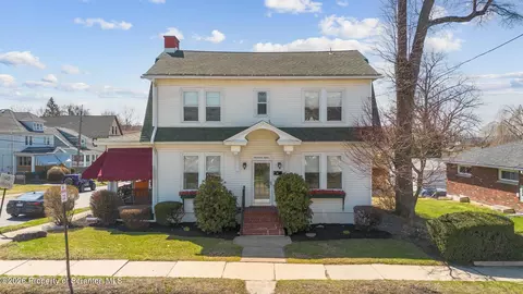 1712 Green Ridge St, Dunmore, PA 18509