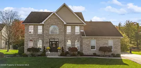 9 Oneill Dr, Moosic, PA 18507
