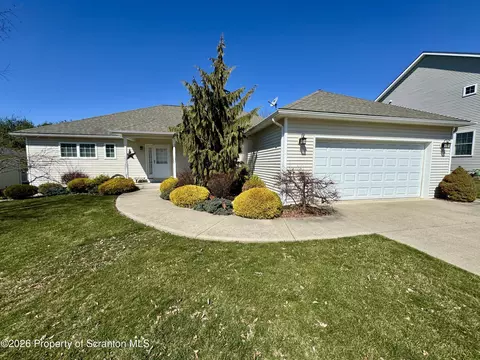 115 N Cougar Dr, Archbald, PA 18403