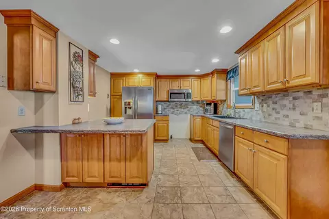 Kitchen - 1061 Springbrook Ave, Moosic, PA 18507 photo 5 of 5