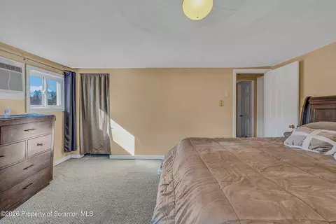 Bedroom - 1061 Springbrook Ave, Moosic, PA 18507 photo 2 of 6