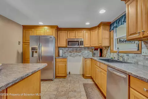 Kitchen - 1061 Springbrook Ave, Moosic, PA 18507 photo 1 of 5