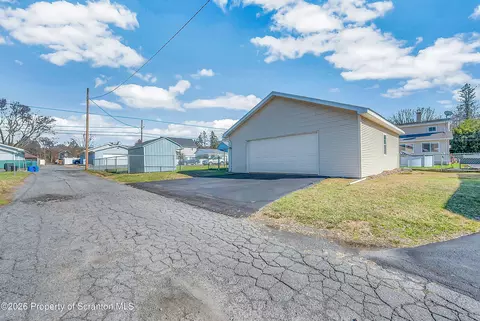 Exterior - 1061 Springbrook Ave, Moosic, PA 18507 photo 4 of 8