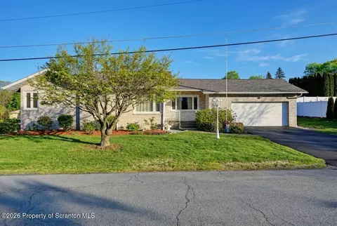 106 Ulysses Dr, Roaring Brook Twp, PA 18444