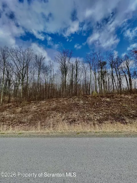 112 Summit Woods Road, Roaring Brook Twp, PA 18444