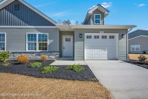 410 Rockledge Dr, Pittston Twp, PA 18640