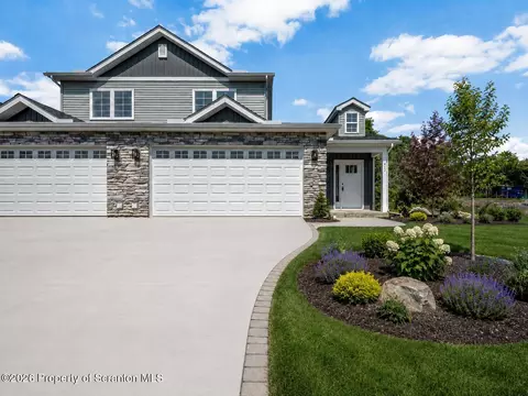 442 Rockledge Dr, Pittston Twp, PA 18640