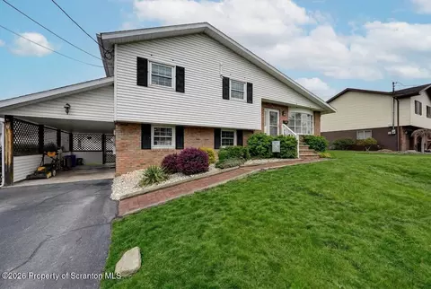 120 Woodhaven Rd, Peckville, PA 18452