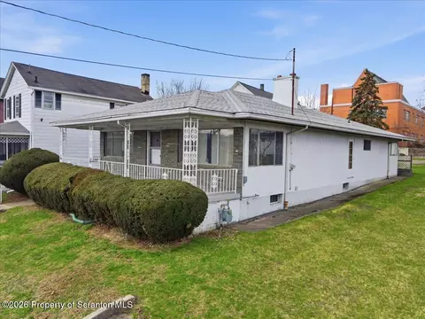 230 10th Ave, Scranton, PA 18504