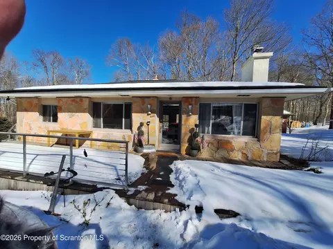 5247 Goldenrod Ave, Gouldsboro, PA 18424
