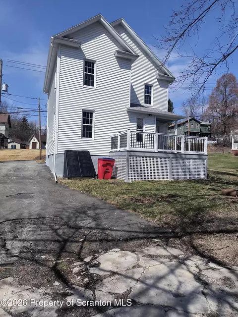96-98 Canaan St, Carbondale, PA 18407