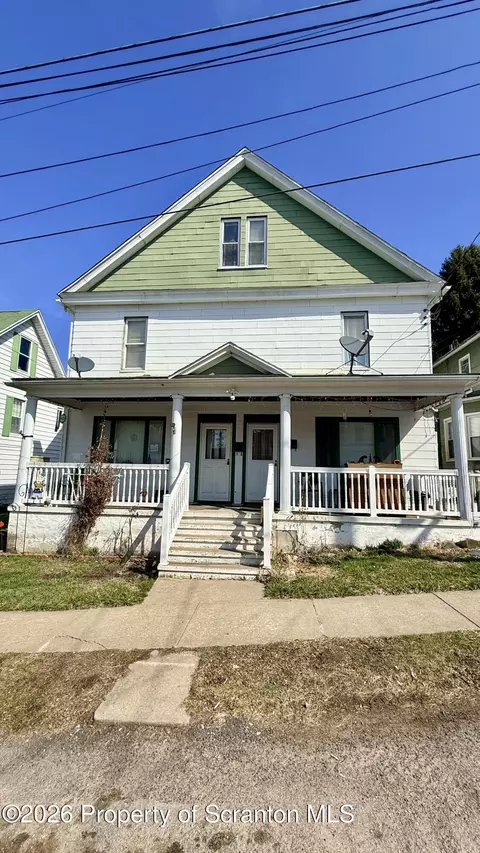 6 8 Maple Ave, Carbondale, PA 18407