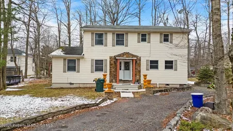 7445 Tamara Ln, Tobyhanna, PA 18466