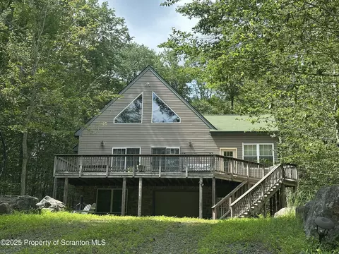 27 Lake Natalie Dr, Gouldsboro, PA 18424