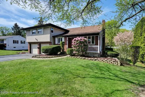 506 Tulip Cir, Clarks Summit, PA 18411