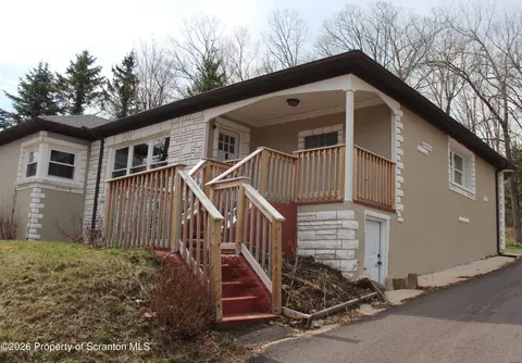 197 S Mountain Blvd, Mountain Top, PA 18707