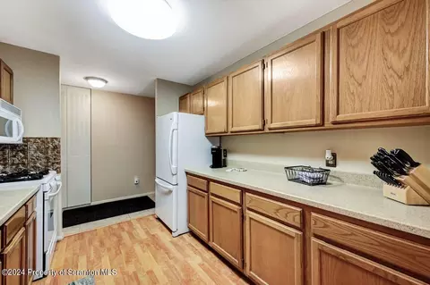 Kitchen - 1102 Summit Pointe, Scranton, PA 18508 photo 3 of 4